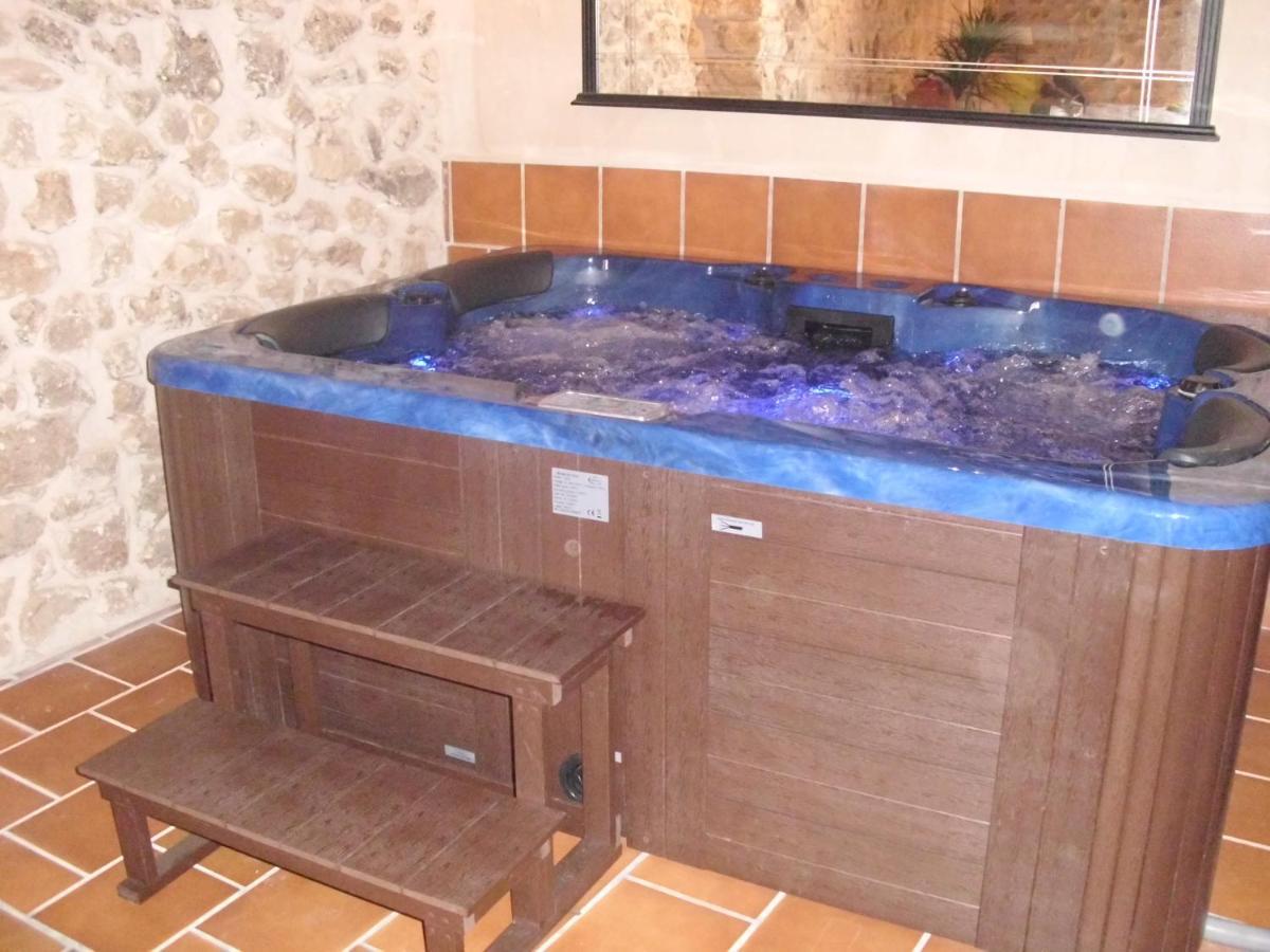 Cabanas de Polendos Casa Rural Con Jacuzzi Taberna Del Tio Pedro מראה חיצוני תמונה