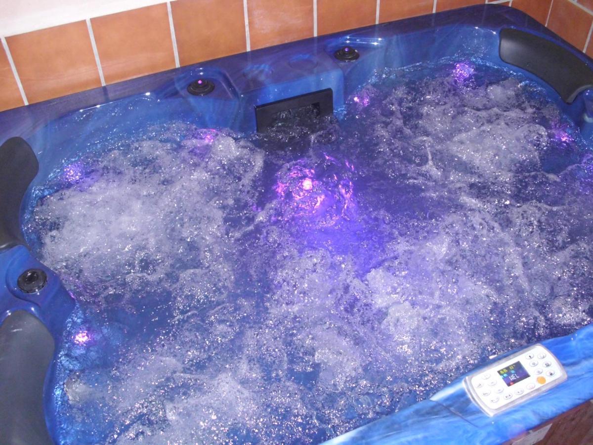 Cabanas de Polendos Casa Rural Con Jacuzzi Taberna Del Tio Pedro מראה חיצוני תמונה